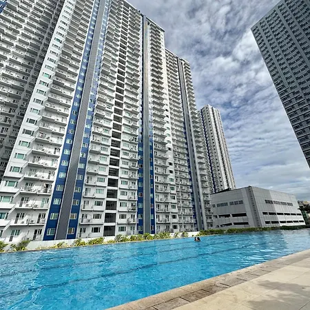 Petite Maison Rose Suite With Balcony At The Grass Residences