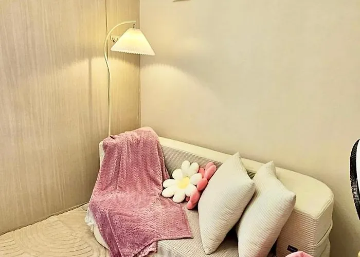 Apartahotel Petite Maison Rose With Balcony At The Grass Residences Manila